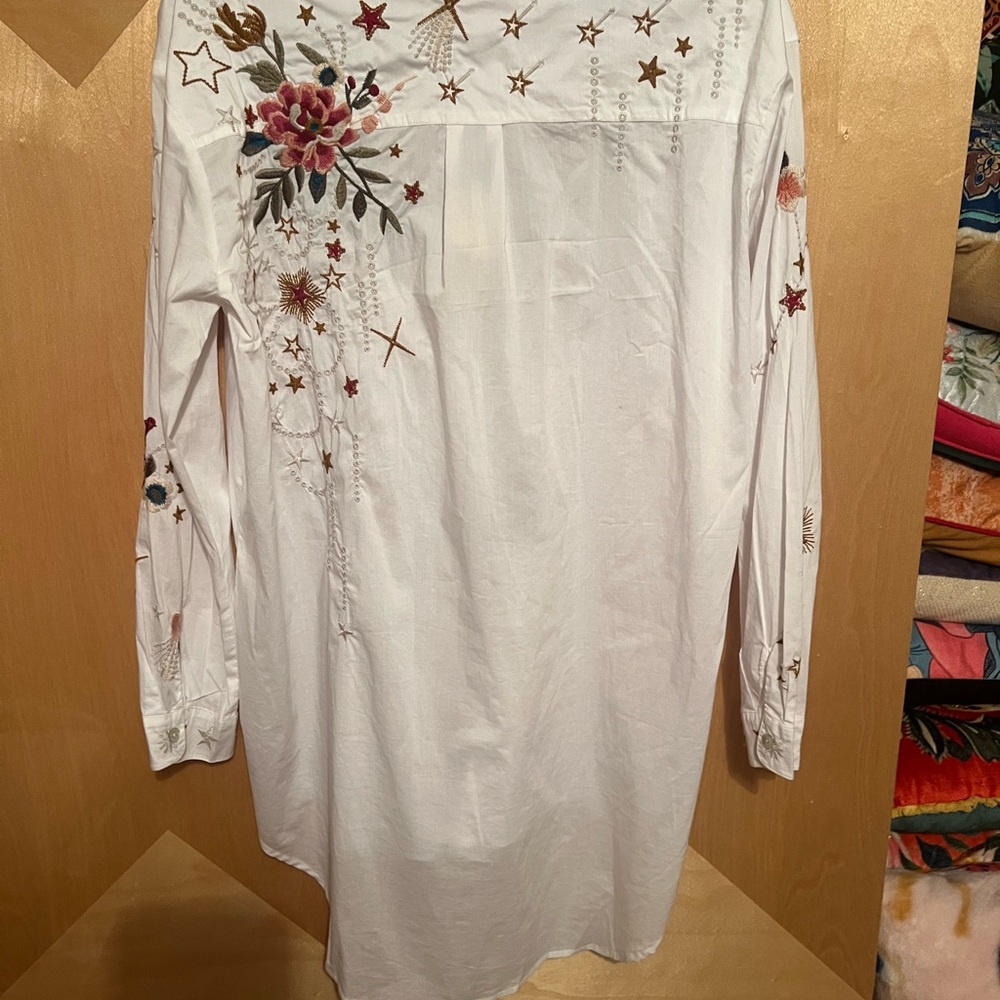 Johnny Was White Button Down with Colorful Embroidery - Picture 3 of 4